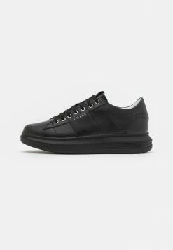 Guess SALERNO - Trainers - Black