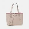 Guess BRENTON TOTE SET - Tote Bag - Almond
