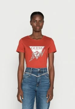 Guess ICON TEE - Print T-shirt - Sonoran Red